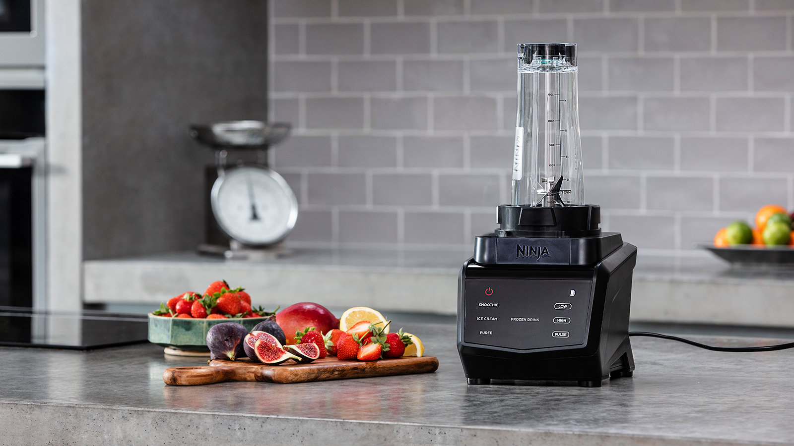 Ninja 1100W Smart Screen Blender with FreshVac Technology CT660UKV