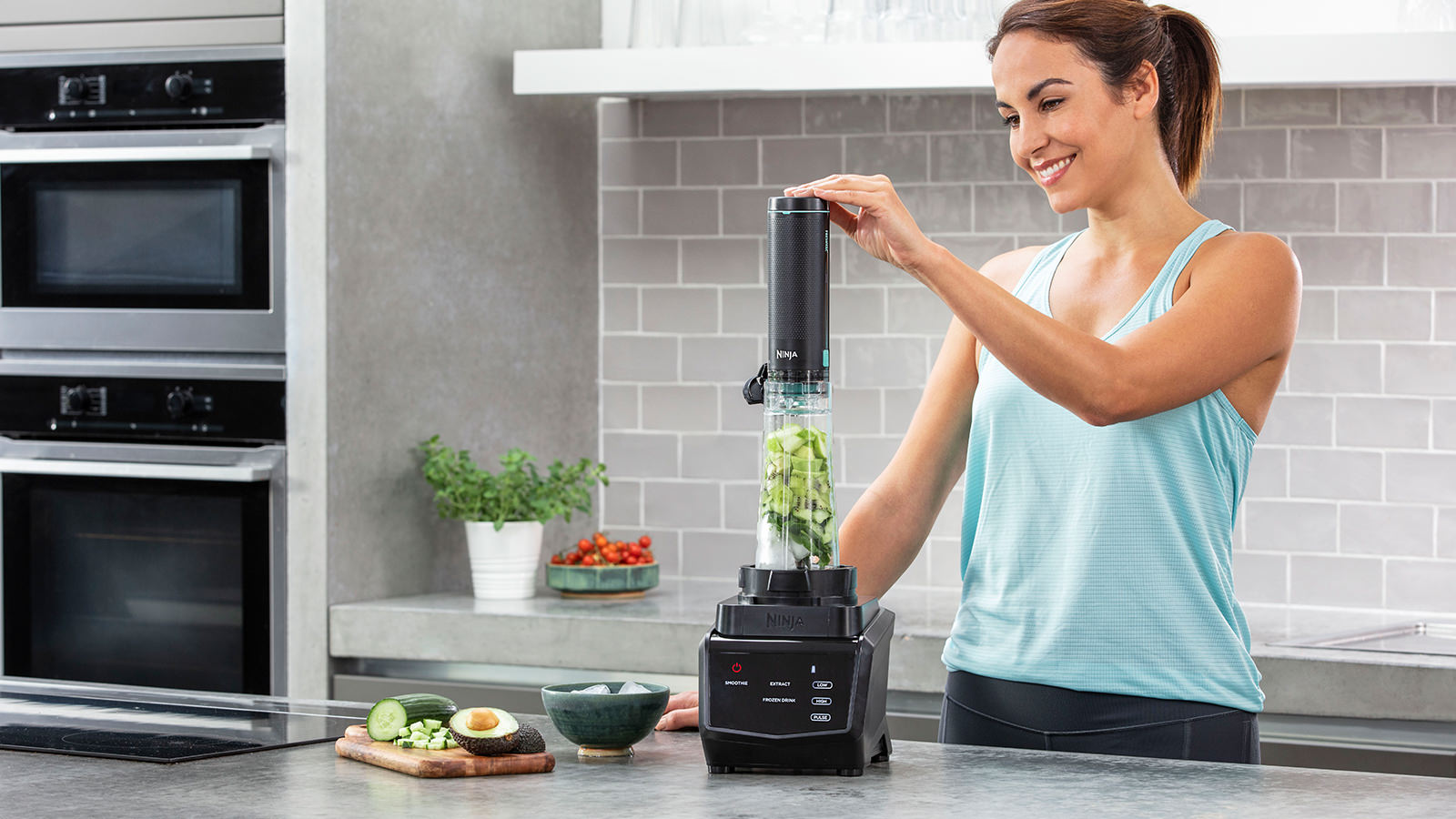 Ninja 1100W Smart Screen Blender with FreshVac Technology CT660UKV