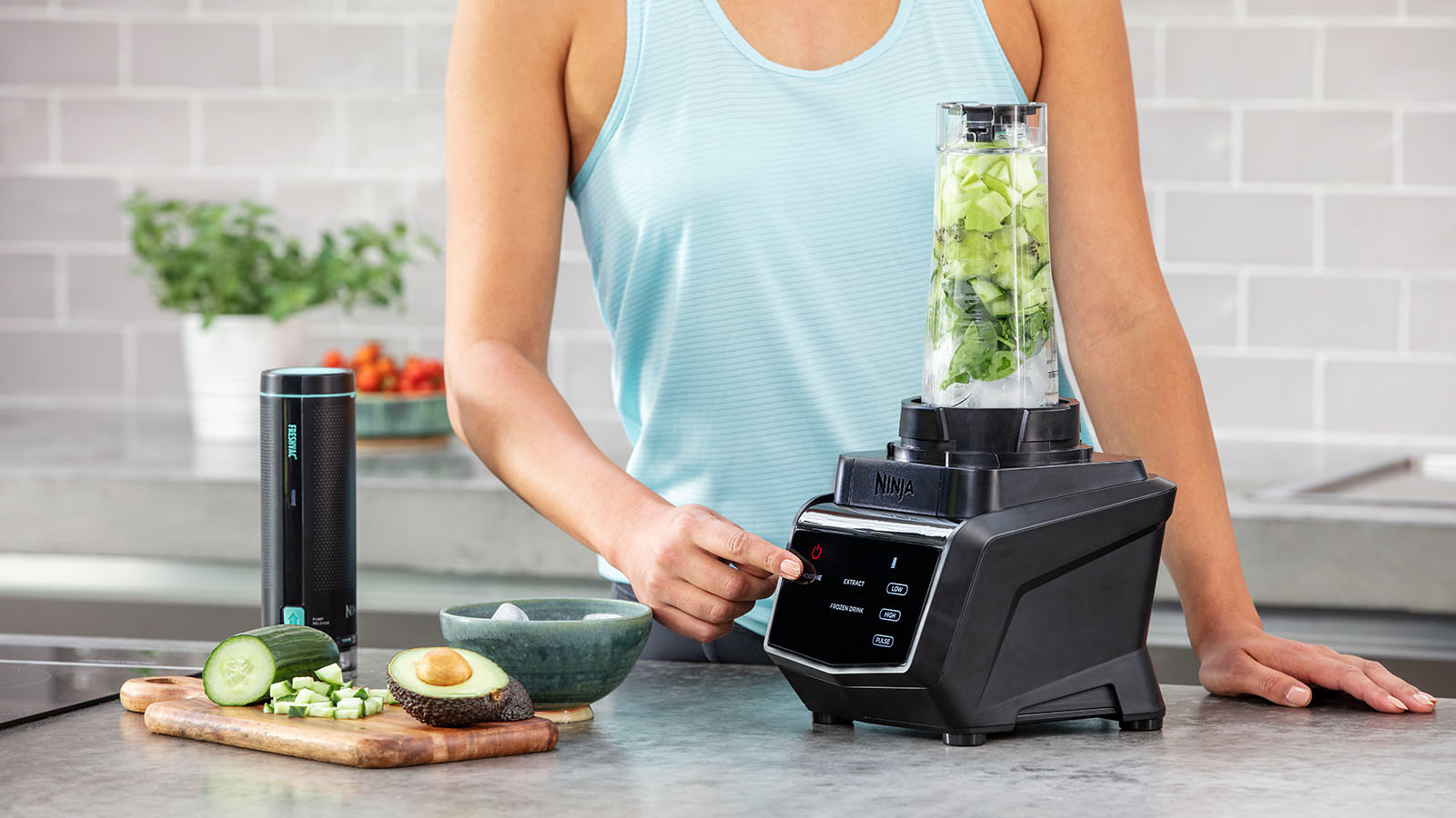 Ninja 1100W Smart Screen Blender with FreshVac Technology CT660UKV